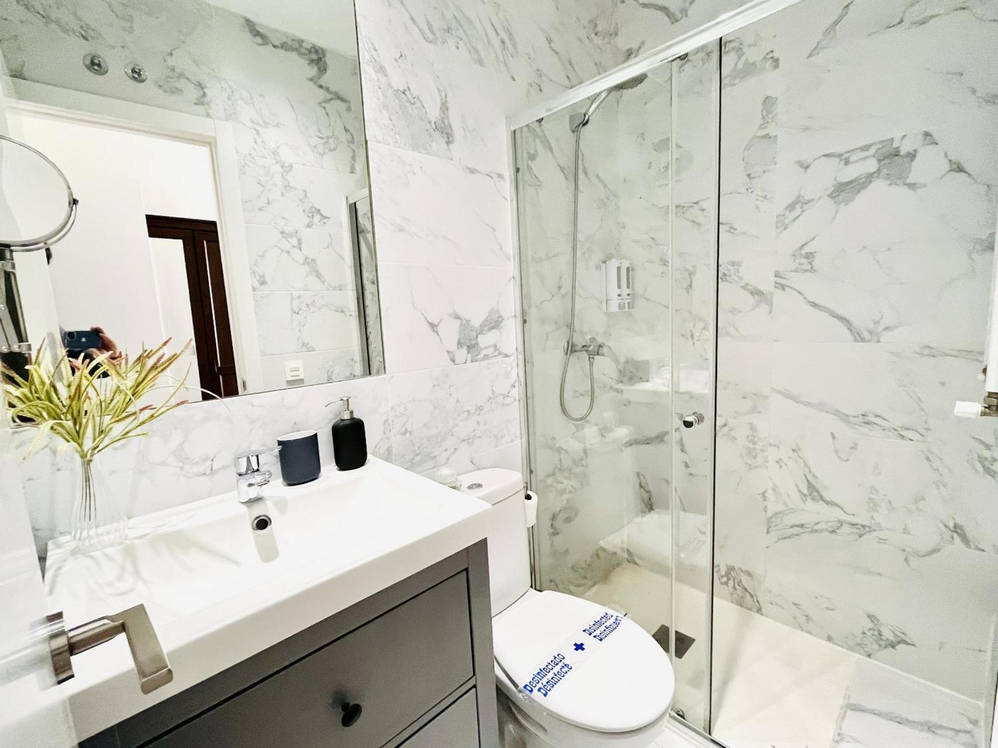 Appartamento Deluxe con 2 Camere da Letto e Balcone